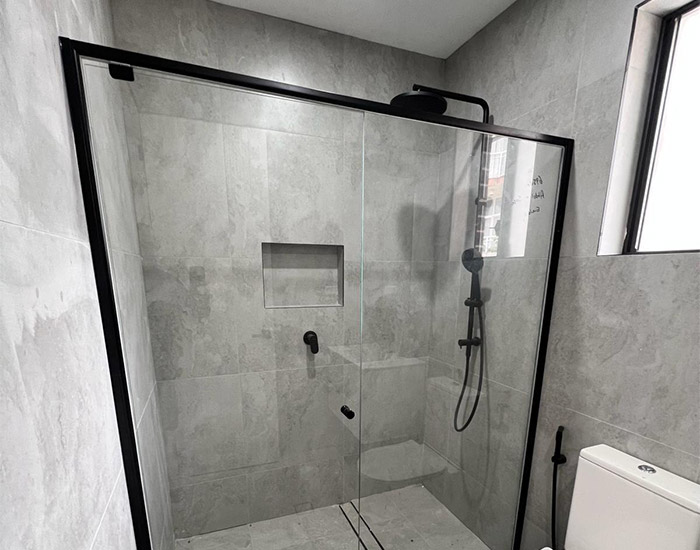 Fully framed shower enclosure in a family bathroom